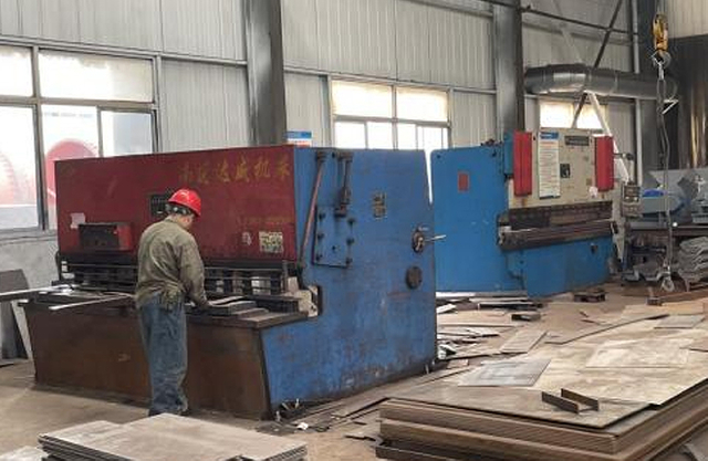 Custom fertilizer equipment fabrication workshop